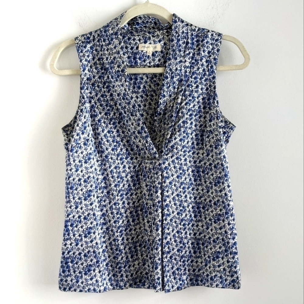 M&O Blue White 100% Silk Sleeveless Blouse 2 Preppy Country Club Brunch